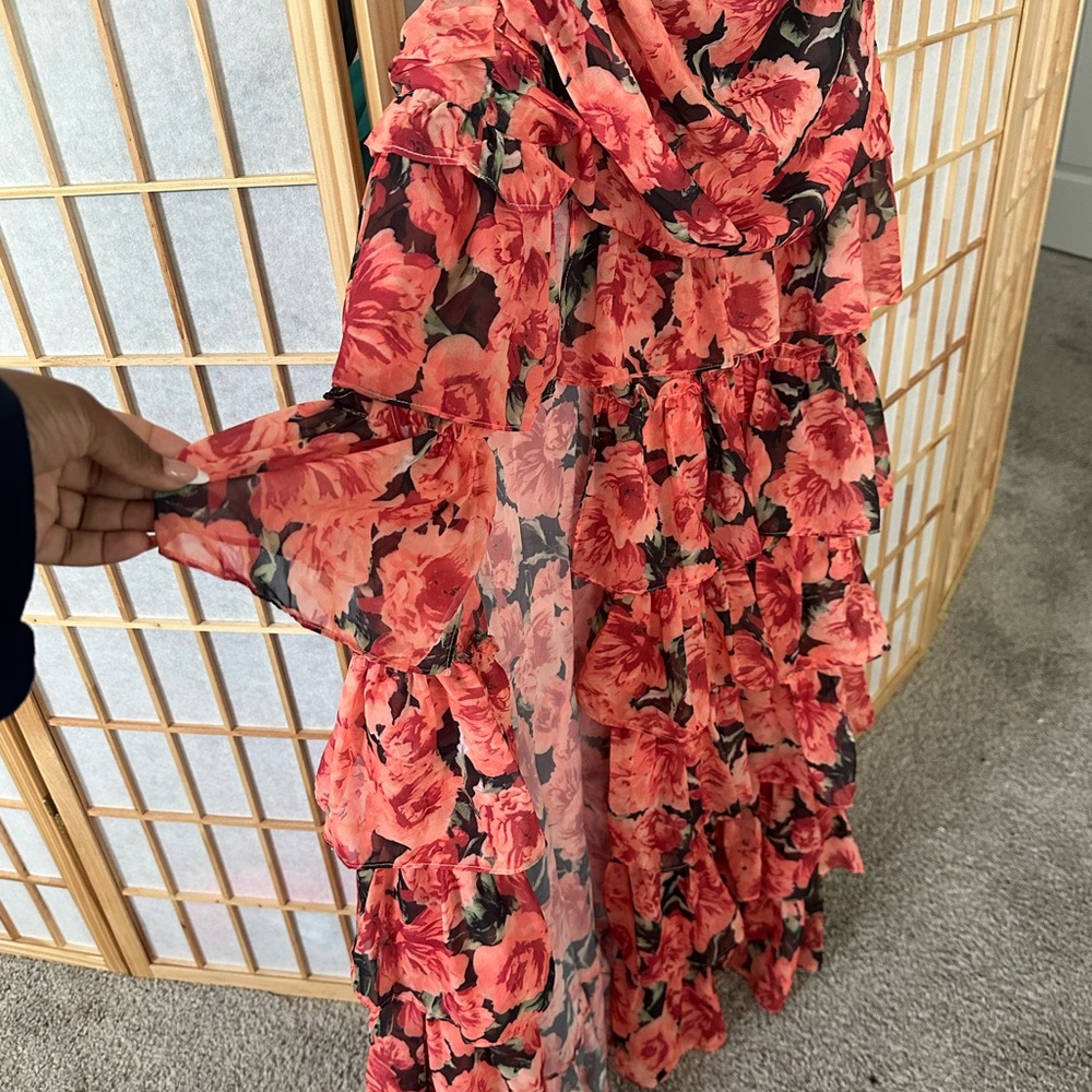 Jluxlabel Flower long dress with slit that comes up to the thighs